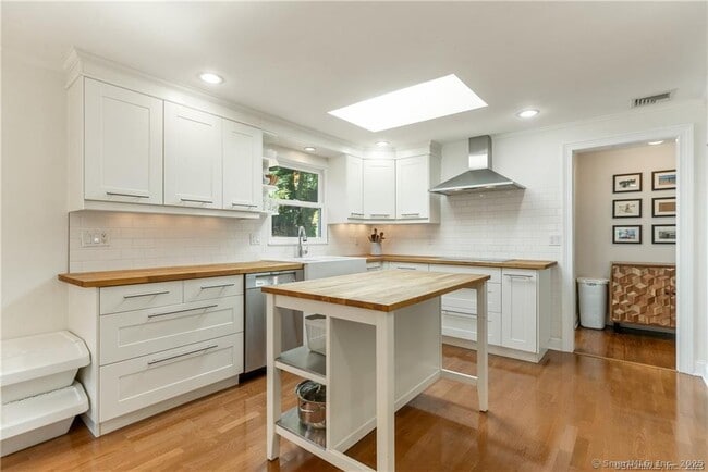 Building Photo - 7 Nappa Dr