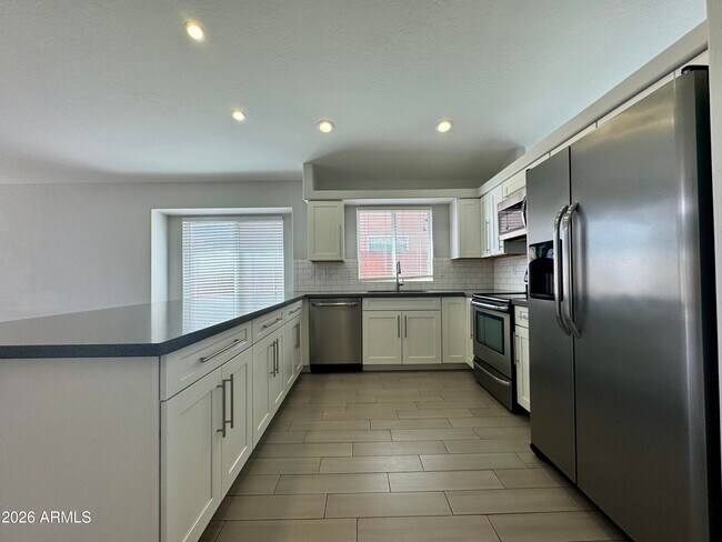 Building Photo - 8667 E Pinchot Ave