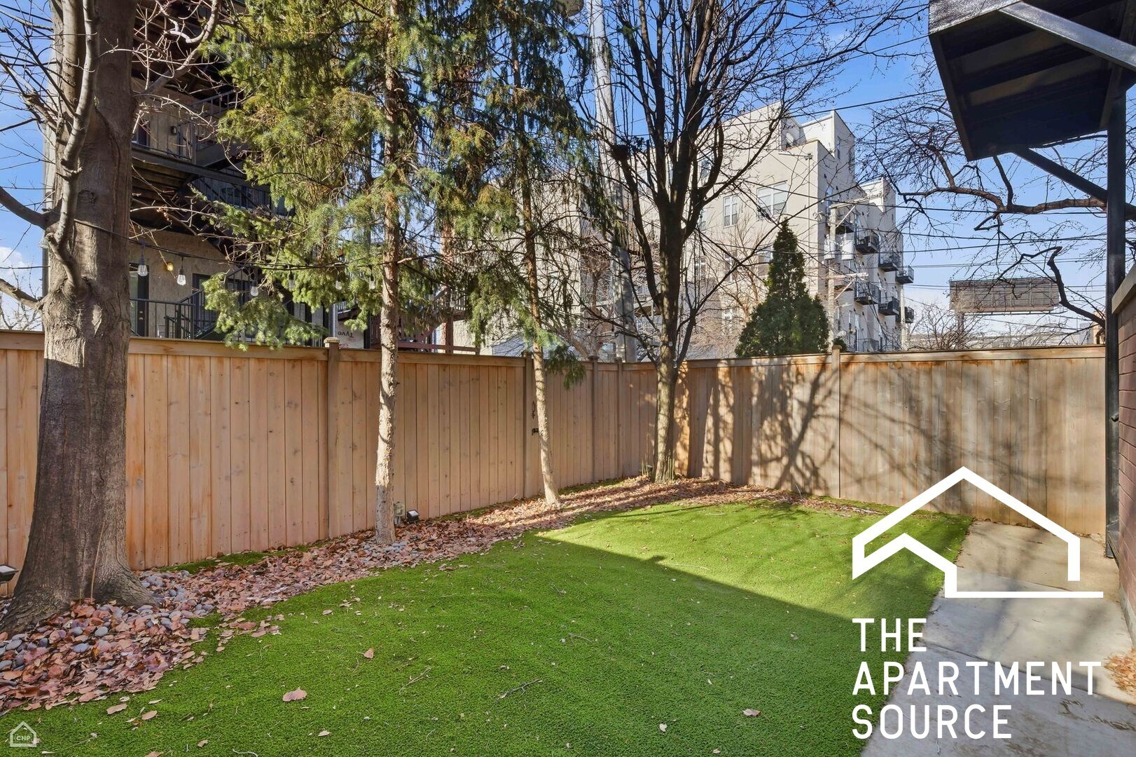 Building Photo - 952 N Racine Ave