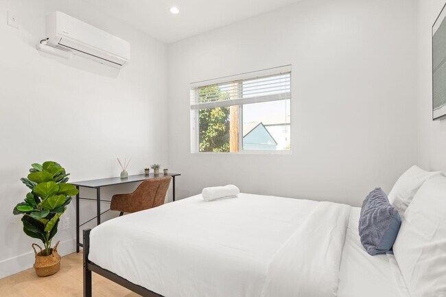 Building Photo - A 3 Bedroom apartment with ensuite bathrooms, common areas and a fully functional kitchen at 1736...