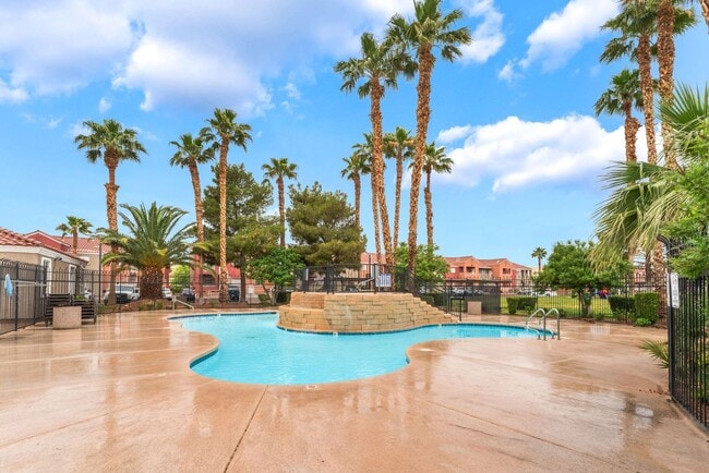 Building Photo - 3 Bedroom Condo with an Open Floor Plan!