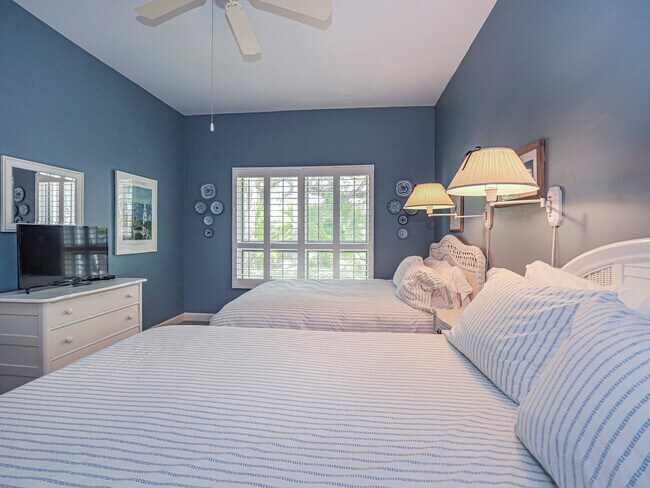 Building Photo - 8367 Baytree Dr