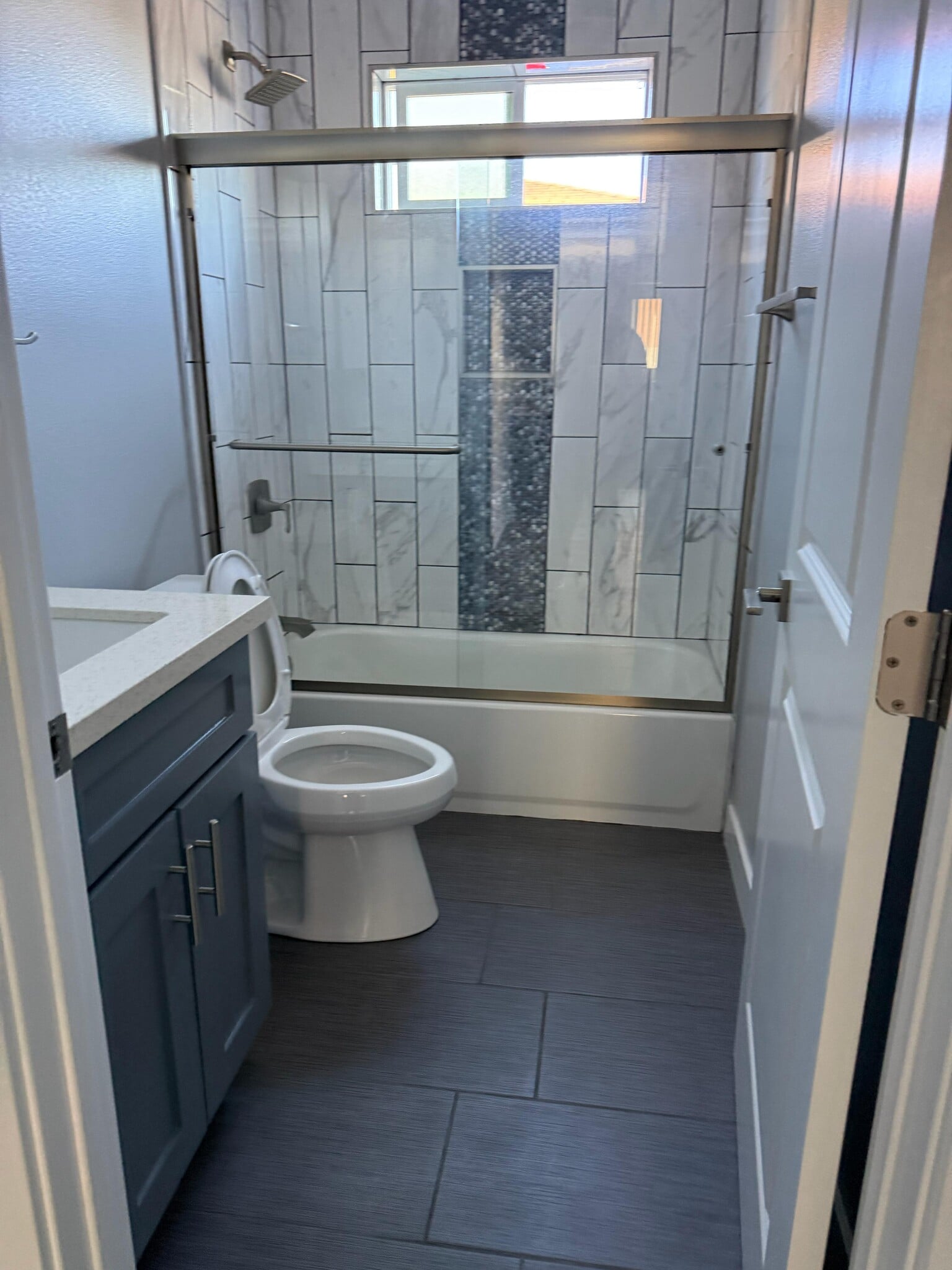 Building Photo - 1346 E Vernon Ave