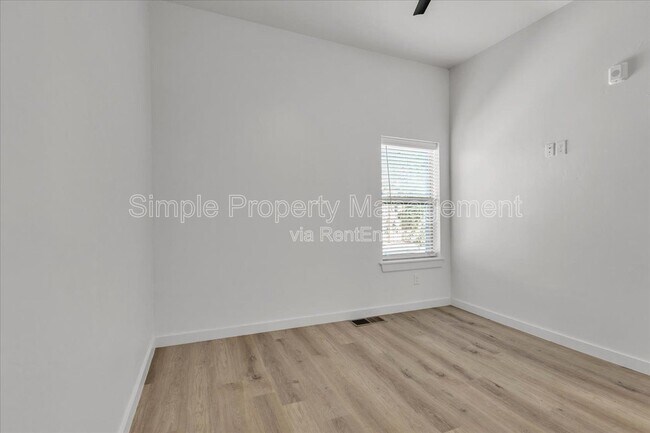 Building Photo - 1625 NW 16th St