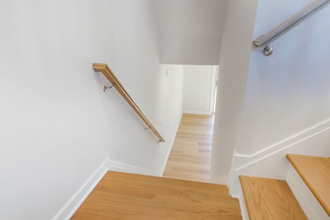 Building Photo - 1017 Venifena Terrace SE