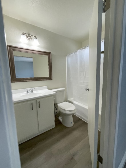 Building Photo - 17706 Scherzinger Ln