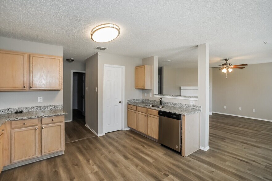 Building Photo - 1824 Lariat Dr