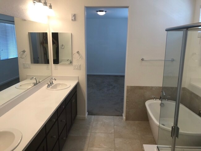 Building Photo - 1704 Brodea Ln