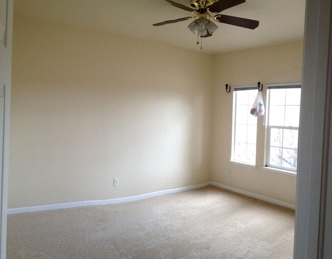 Building Photo - 2 Bed/2 Bath Condo in desirable Water Valley