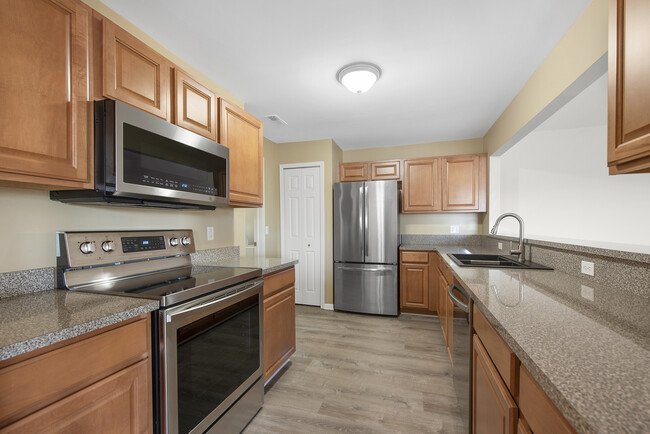 Updated kitchen 2022 - 1845 Flagstone Cir