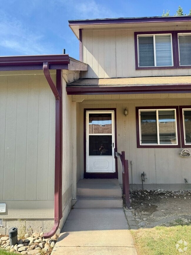 Building Photo - Great location 2 bedroom Condo