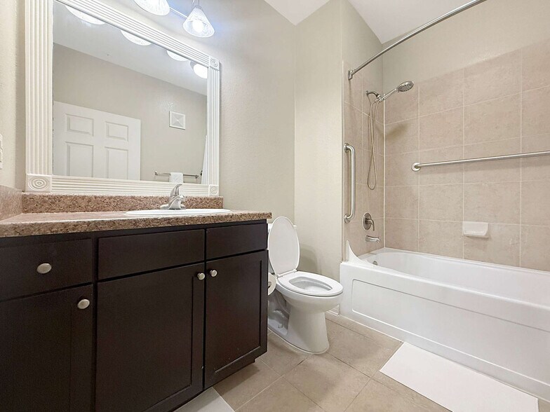Building Photo - 1770 Bearberry Cir