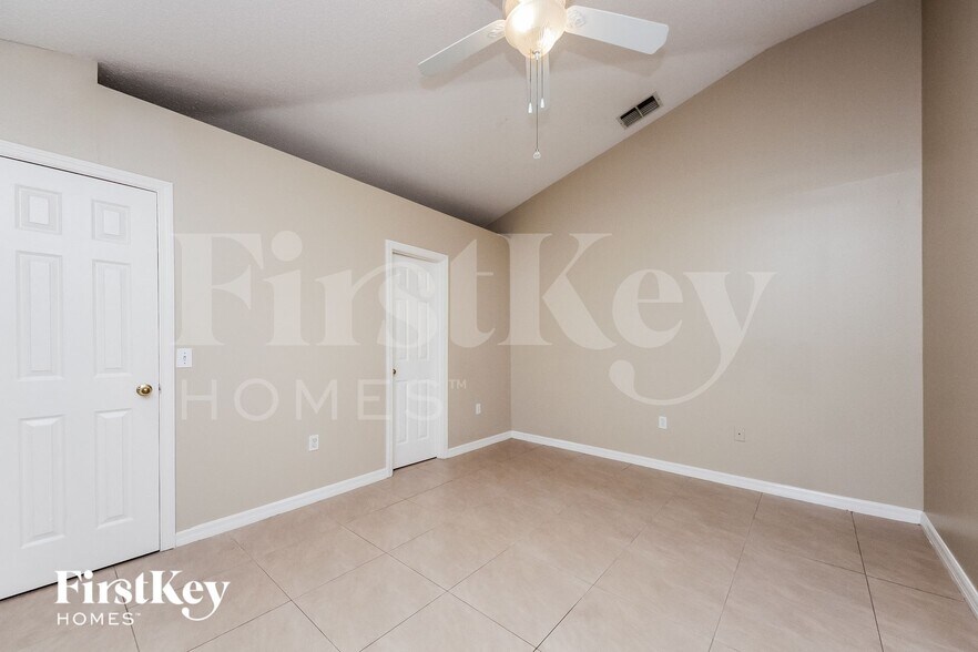 Building Photo - 917 Delano Ct