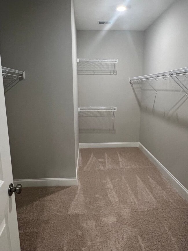 Building Photo - 3 Bedroom Townhouse in Washington Square!-...