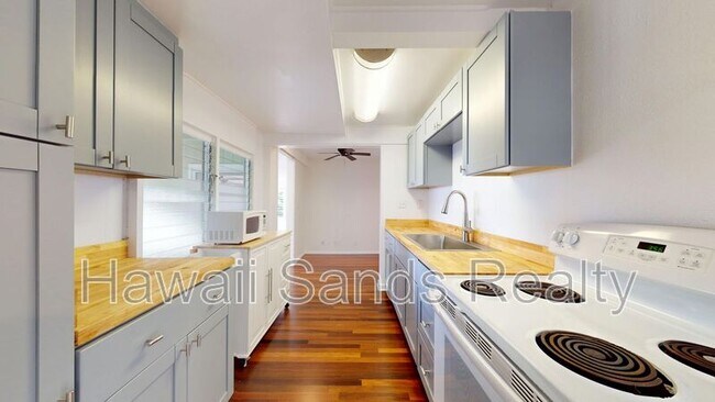 Building Photo - 3009 Alencastre Pl