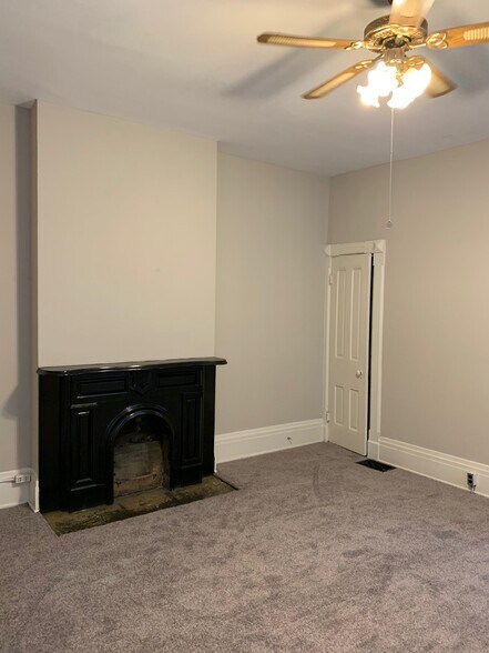 Building Photo - 114 Parker St