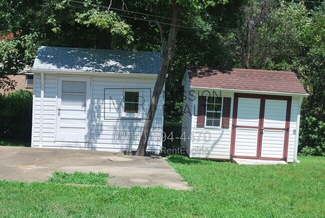 Building Photo - 8030 Willow Ave