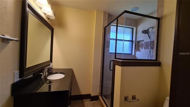 Building Photo - 1515 S West Shore Blvd