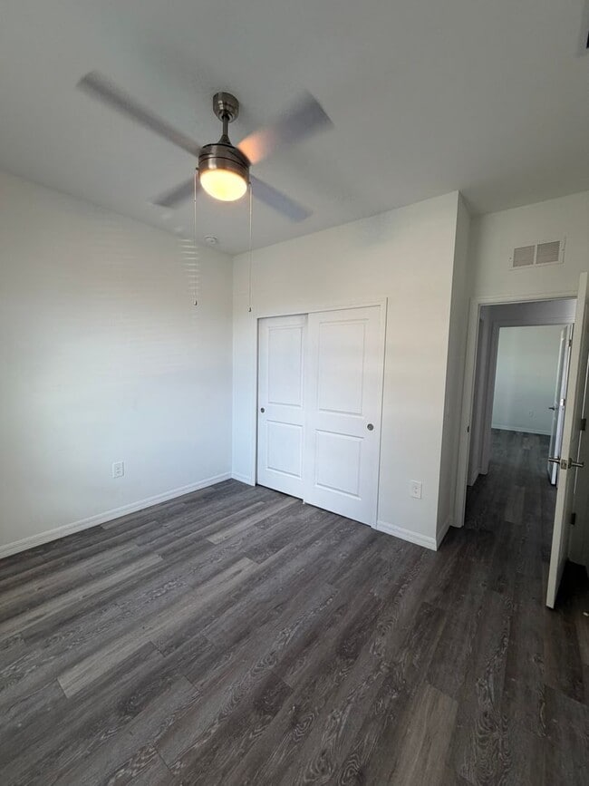 Building Photo - 615 SE 8th St