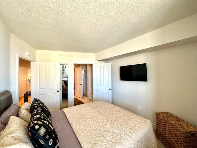 Building Photo - Fully Furnished Luxurious 2 Bedroom Condo ...