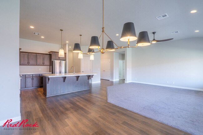 Building Photo - Stunning 4 Bedroom Home with Gorgeous Back...