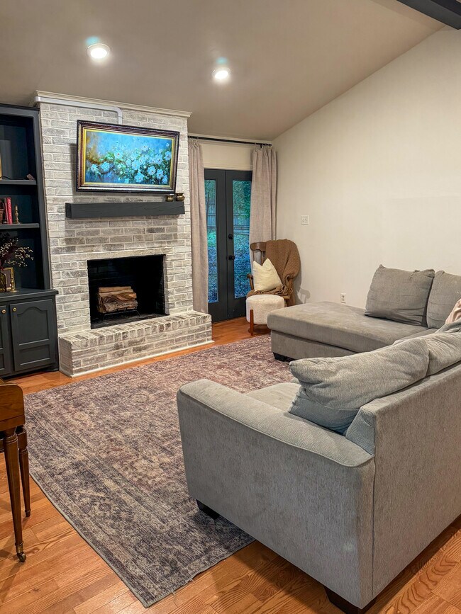 Building Photo - Parkwood Blvd.