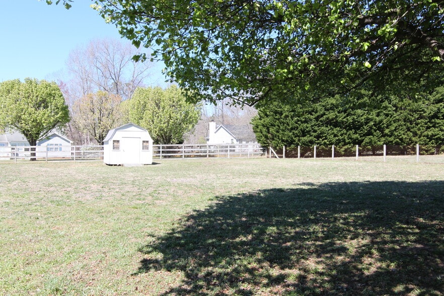 Building Photo - 8608 Manns Loop Rd