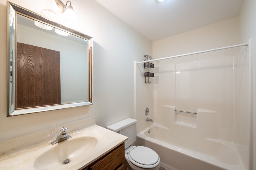 Building Photo - 6920 Mariner Dr