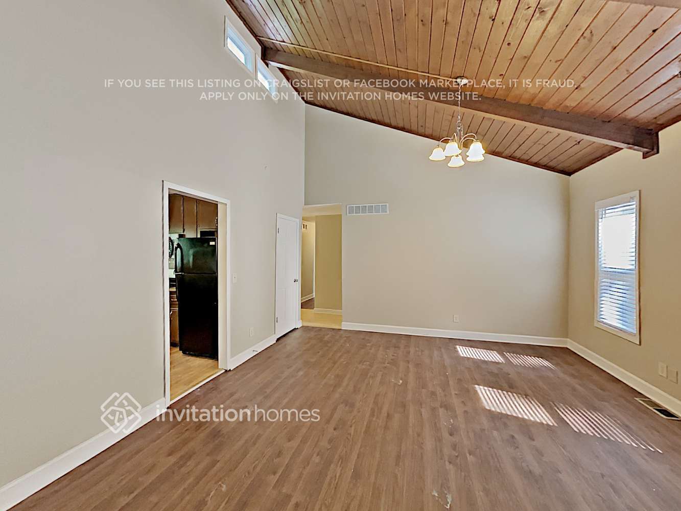 Building Photo - 3245 Creek Dr