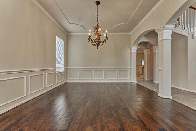 Building Photo - 6615 Haughton Dr