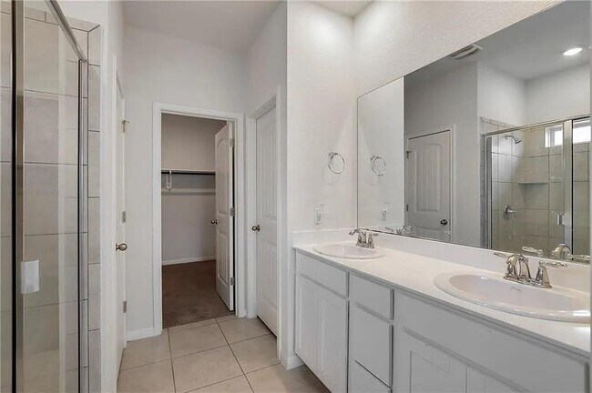 Building Photo - 541 Palmilla St