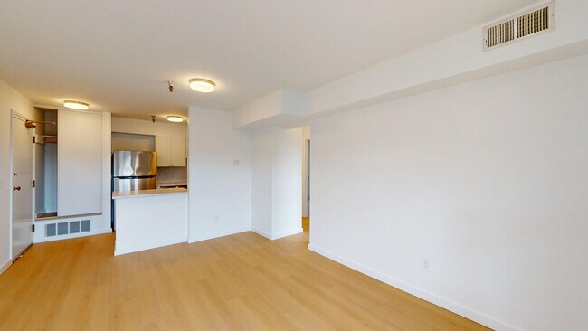 Building Photo - 2037 Castro St