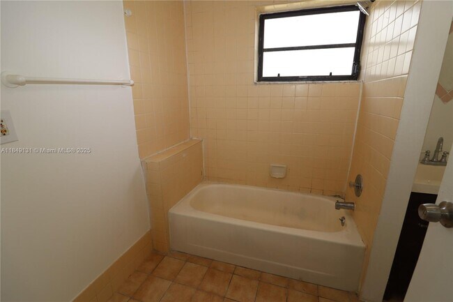 Building Photo - 1206 N 22nd Ave