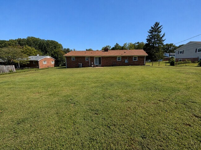 Building Photo - 813 Branchwood Dr