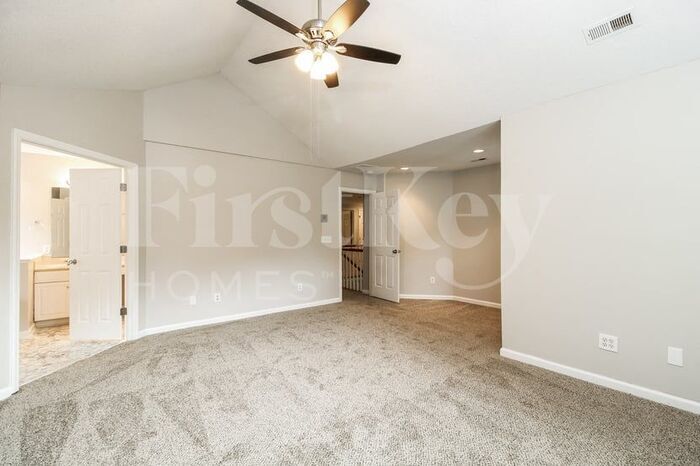 Building Photo - 5386 Beechmont Dr