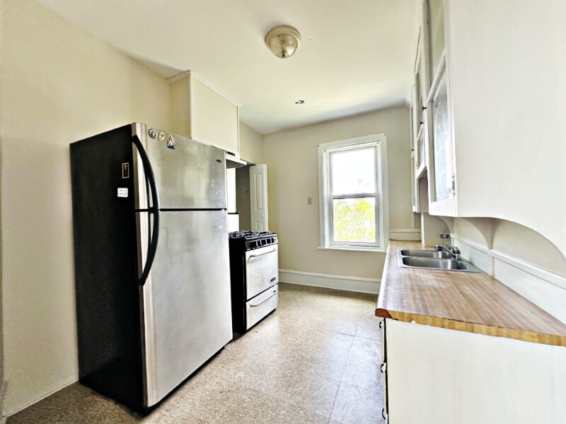 Building Photo - 528 Lawton St