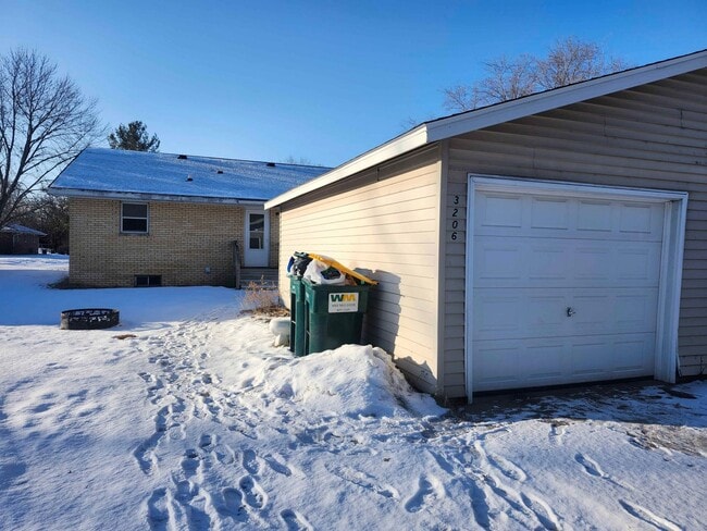 Building Photo - 3204 Runway Ave