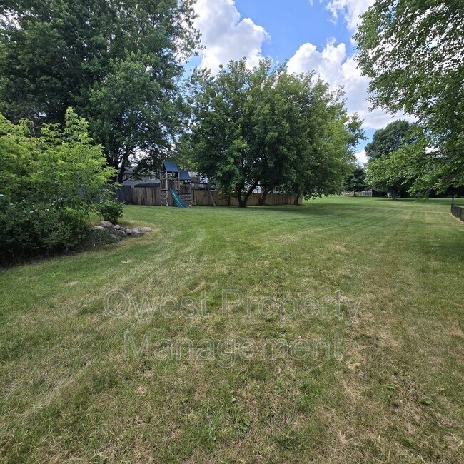 Building Photo - 79 River St