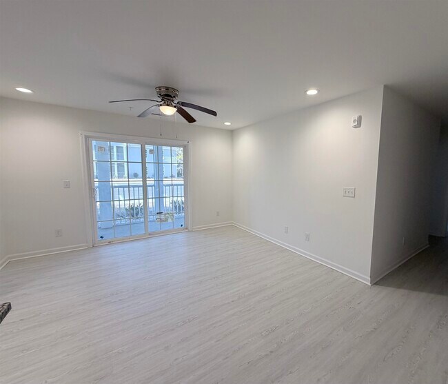 Building Photo - 179 Charter Dr