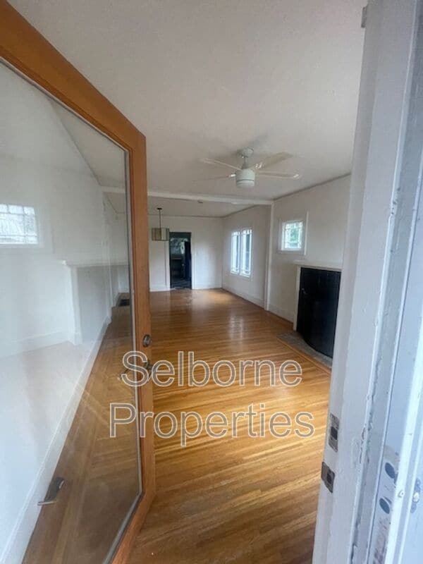 Building Photo - 1424 E 20th St