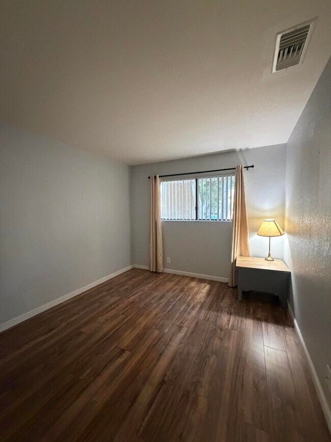 Building Photo - 680 N Ashurst Ct