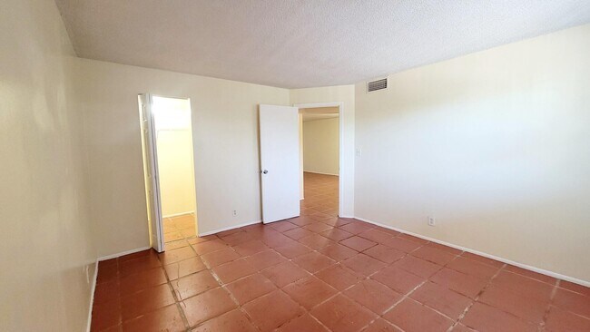 Building Photo - 7911 N Colony Cir