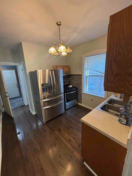 Building Photo - 1805 N Mayfield Ave