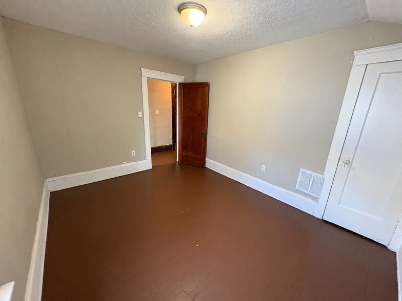 Building Photo - 2108 W 89th St