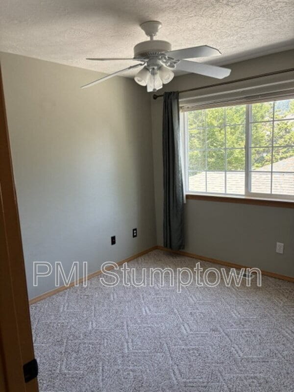 Building Photo - 14375 SE Oregon Trail Dr