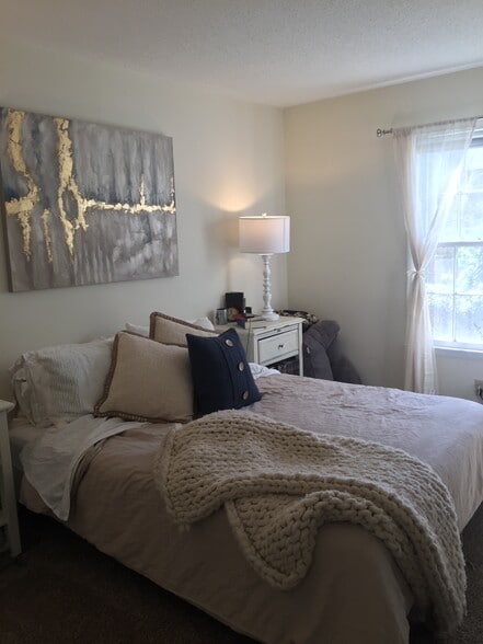 Building Photo - 2527 HYDRAULIC Rd