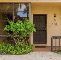 Building Photo - 800 NE 199th St