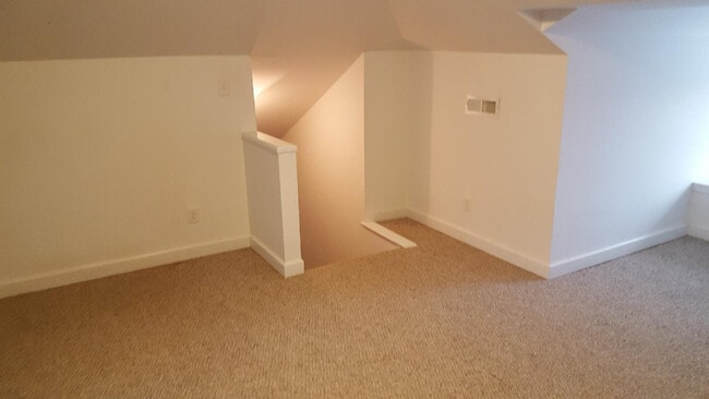 Building Photo - 1076 College Ave