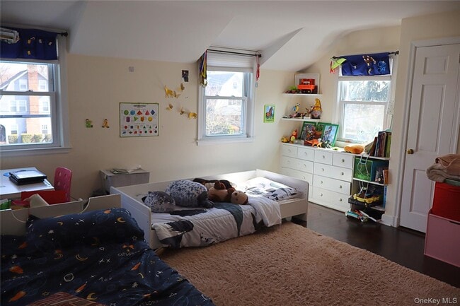 Building Photo - 14 Bonnett Ave