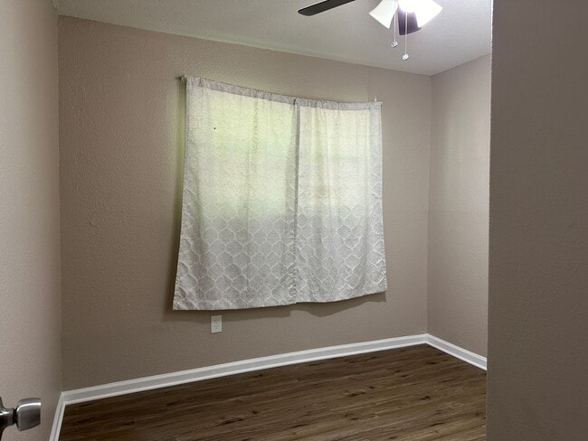 Building Photo - 3 Bedroom 2 Bath House